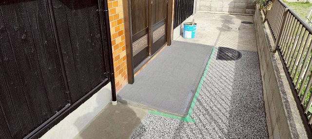 加古川市　玄関タイル養生中の様子